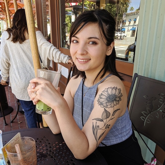 Meet your Posher, Melissa - Picture 2 of 2